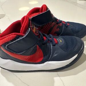 Nike team hustle Kids' Navy and Red basketball Sneakers